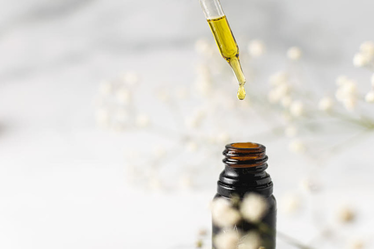 Les cosmétiques à base de CBD (cannabidiol).