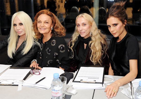 Donatella Versace, Victoria Beckham, Diane von Furstenberg et Franca Sozzani, membres du jury du Prix International Woolmark 2013. Donatella Versace, Victoria Beckham, Diane von Furstenberg et Franca Sozzani, membres du jury du Prix International Woolmark 2013.