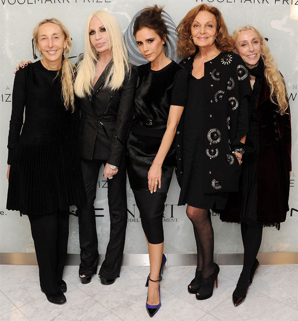 Carla Sozzani, Donatella Versace, Victoria Beckham, Diane von Furstenberg et Franca Sozzani, membres du jury du Prix International Woolmark 2013.