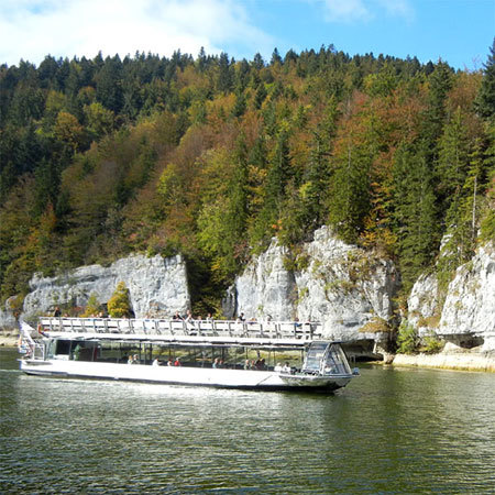 Bateau promenade dans les bassins du Doubs © Doubs Tourisme - Damien Mouchet Bateau promenade dans les bassins du Doubs © Doubs Tourisme - Damien Mouchet