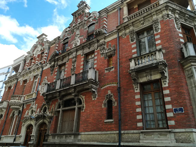 Architecture d'inspiration flamande dans la rue de Belgique © ABCfeminin.com. Architecture d'inspiration flamande dans la rue de Belgique © ABCfeminin.com.