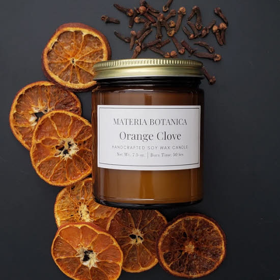 Bougie parfumée Orange Clove MATERIA BOTANICA. Bougie parfumée Orange Clove MATERIA BOTANICA.