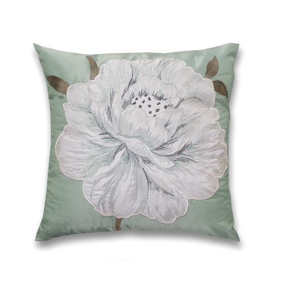 Idée cadeau de Noël FLEURS n° 5 - Coussin brodé SARAYO