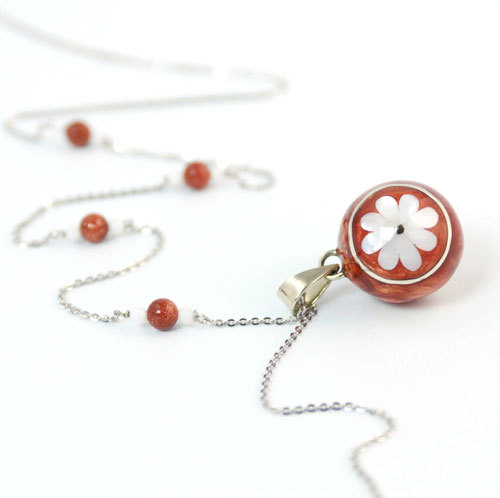 Idée cadeau de Noël FLEURS n° 6 - Pendentif Marguerite Marron SAÏLY BIJOUX