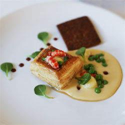 Vol au vent d’écrevisses, beurre blanc au pamplemousse, caramel de sauce soja Vol au vent d’écrevisses, beurre blanc au pamplemousse, caramel de sauce soja