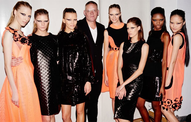 Giles Deacon crée une collection divine qui se lave en machine