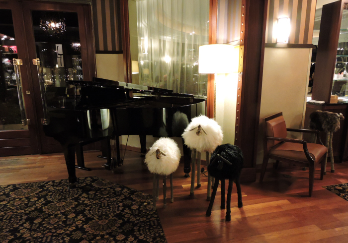 L'entrée décorée pour accueillir les invités la veille du Marché des Trésoms (D.R.) - Créations Adjie. L'entrée décorée pour accueillir les invités la veille du Marché des Trésoms (D.R.) - Créations Adjie.