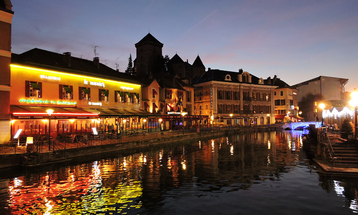 Annecy, les canaux et le château (D.R.) Annecy, les canaux et le château (D.R.)
