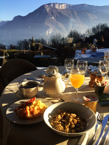 Petit déjeuner aux Trésoms © Jessica Saugier.