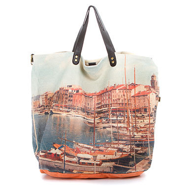 le cabas Kiwi renoue avec l'esprit du Saint-Tropez des sixties le cabas Kiwi renoue avec l'esprit du Saint-Tropez des sixties