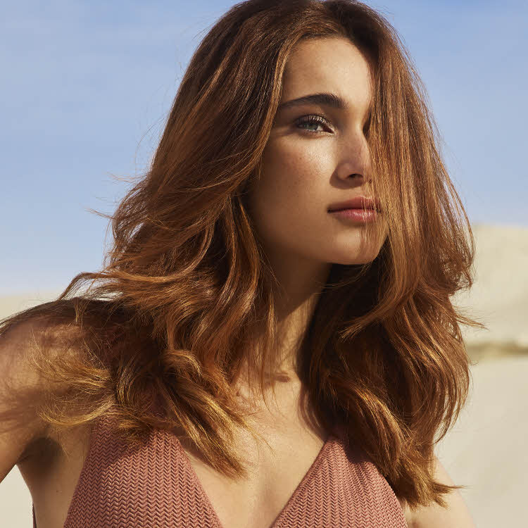 Coupe et coiffure pour cheveux longs Camille ALBANE - Printemps-été 2022. Coupe et coiffure pour cheveux longs Camille ALBANE - Printemps-été 2022.
