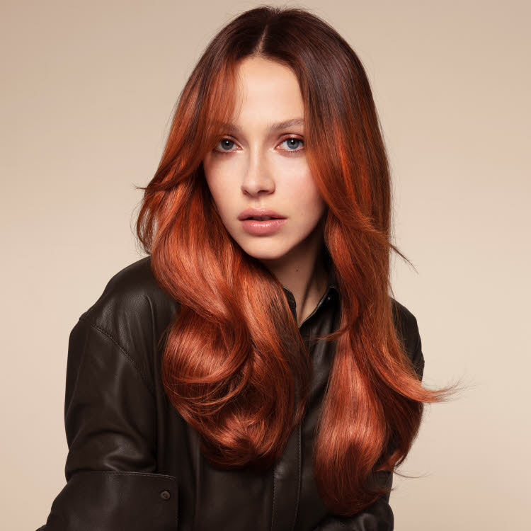 Coupe et coiffure pour cheveux longs Eugene PERMA - Printemps-été 2022. Coupe et coiffure pour cheveux longs Eugene PERMA - Printemps-été 2022.