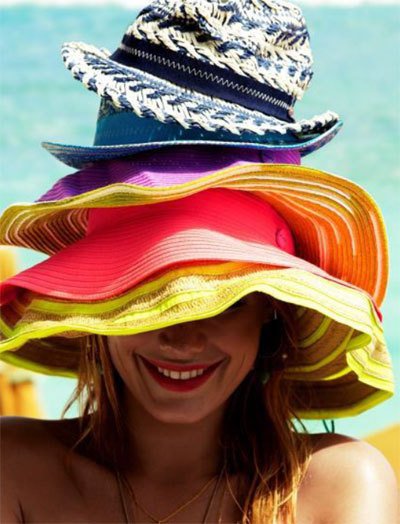 bonne résolution de l'été : sous un chapeau de paille se protéger