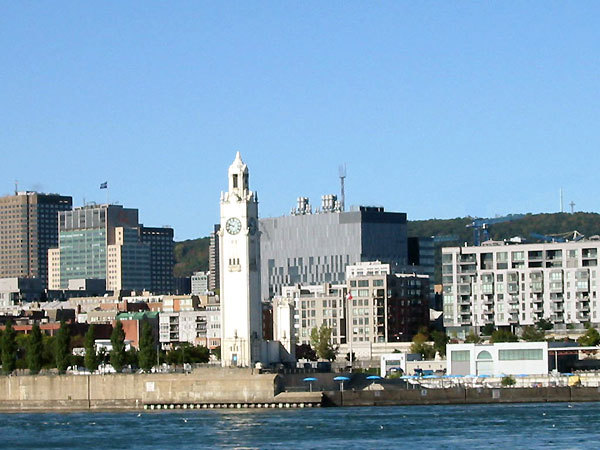 La "plage" de Montréal, place de l'Horloge (D.R.) La "plage" de Montréal, place de l'Horloge (D.R.)