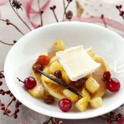 Pancakes poires, vanille, raisins et Boursault Pancakes poires, vanille, raisins et Boursault