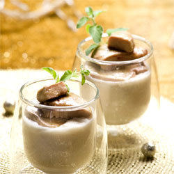 Crème de topinambour en verrine au foie gras de canard cru façon Compagnons Crème de topinambour en verrine au foie gras de canard cru façon Compagnons