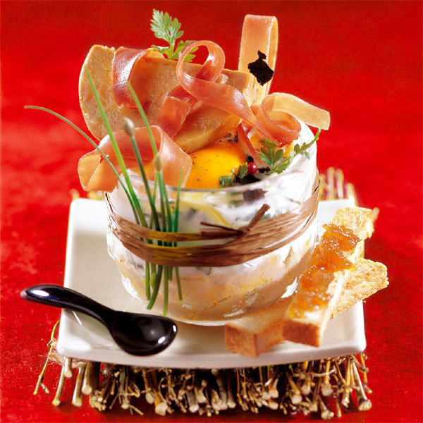ZOOM Œuf cocotte au jambon cru et au foie gras façon Compagnons ZOOM Œuf cocotte au jambon cru et au foie gras façon Compagnons