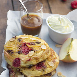 Crêpes pommes, framboises et coulis caramel