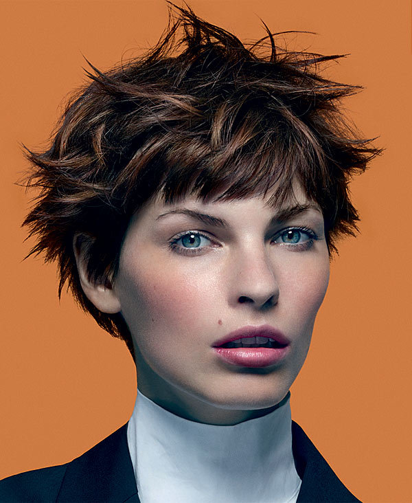 Cheveux raides et courts - Coiffure DESSANGE Paris - printemps-ete 2015 Cheveux raides et courts - Coiffure DESSANGE Paris - printemps-ete 2015
