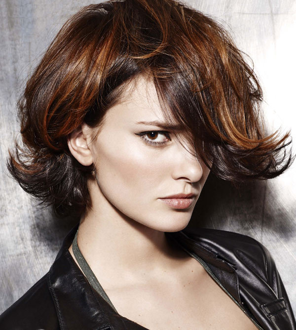 Cheveux ondulés et mi-longs - Coiffure Jean-Louis DAVID - printemps-été 2015 Cheveux ondulés et mi-longs - Coiffure Jean-Louis DAVID - printemps-été 2015