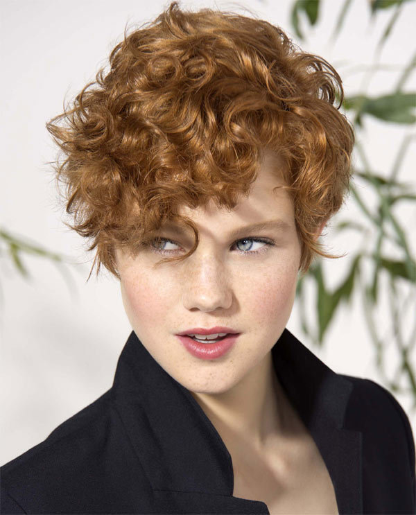 Coupe et coiffure pour cheveux courts et bouclés SAINT ALGUE - Printemps-été 2015 Coupe et coiffure pour cheveux courts et bouclés SAINT ALGUE - Printemps-été 2015