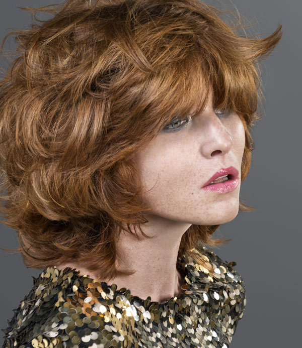 Cheveux bouclés et mi-longs - Coiffure INTERCOIFFURE - printemps-été 2015 Cheveux bouclés et mi-longs - Coiffure INTERCOIFFURE - printemps-été 2015