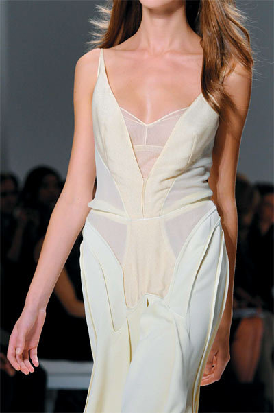 La forme par Francisco COSTA pour Calvin KLEIN - Minas, Brésil/New-york, NY, Etats-Unis © Dunod Éditeur. La forme par Francisco COSTA pour Calvin KLEIN - Minas, Brésil/New-york, NY, Etats-Unis © Dunod Éditeur.