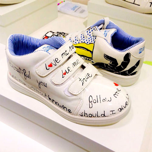 Monkies Shoes au 'Shoes Truck'du Bon Marché Paris Monkies Shoes au 'Shoes Truck'du Bon Marché Paris