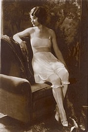 1928 Brassière, culotte et bas - Photo Mary Evans/Keystone/Eyedea