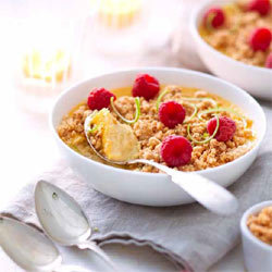 Crumble amandes, crème citron vert, framboise Crumble amandes, crème citron vert, framboise