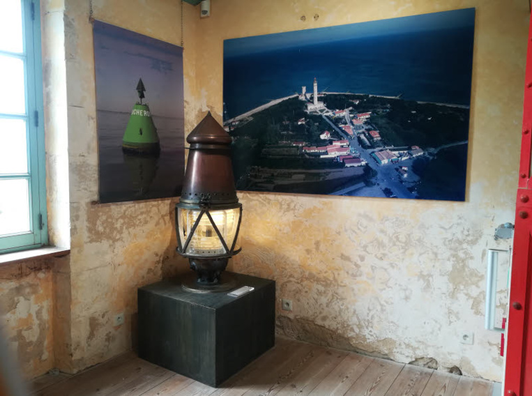 [Lumière, énergie, optique, otation, rythme… vous saurez tout sur l'histoire des phares et des balises dans l'espace pédagogique au pied de la Vieille tour des Baleines © C.C. Halusiak/ABCfemin.com.. [Lumière, énergie, optique, otation, rythme… vous saurez tout sur l'histoire des phares et des balises dans l'espace pédagogique au pied de la Vieille tour des Baleines © C.C. Halusiak/ABCfemin.com..