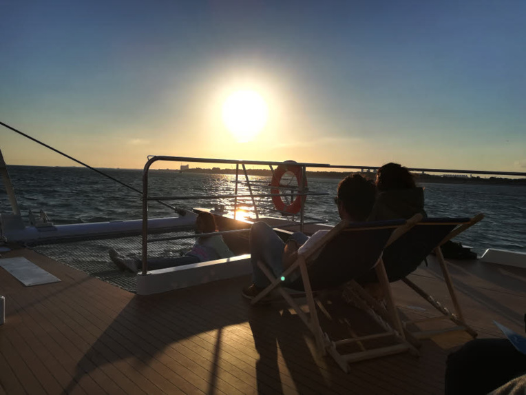 Coucher de soleil à bord de l'Harmony de la Compagnie Interîles © C.C. Halusiak/ABCfeminin.com. Coucher de soleil à bord de l'Harmony de la Compagnie Interîles © C.C. Halusiak/ABCfeminin.com.