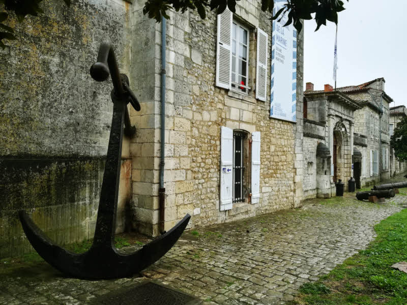 L'entrée du Musée de la Marine à Rochefort © Chris C. Halusiak/ABCfeminin.com. L'entrée du Musée de la Marine à Rochefort © Chris C. Halusiak/ABCfeminin.com.
