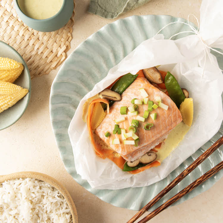 Menu de fête : recette de saumon aux épices Tandoori, chou vert au gingembre et citron confit d'Éric Frechon. Menu de fête : recette de saumon aux épices Tandoori, chou vert au gingembre et citron confit d'Éric Frechon.