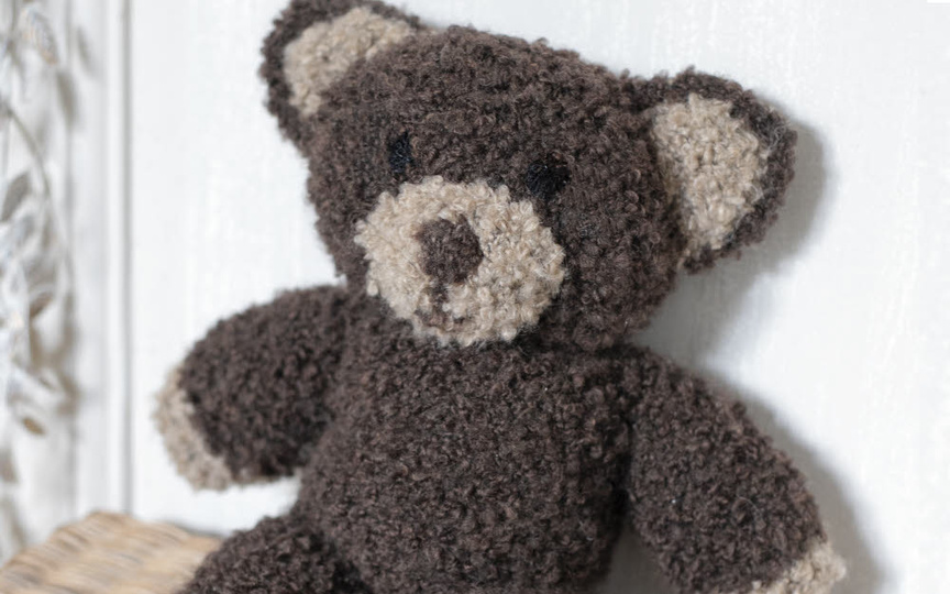 TRICOT EXPLIQUÉ - Ourson peluche à réaliser - Création Plassard. TRICOT EXPLIQUÉ - Ourson peluche à réaliser - Création Plassard.