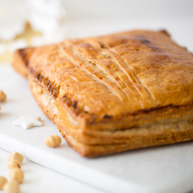 ZOOM recette galette des rois fourrée à la crème noisettes