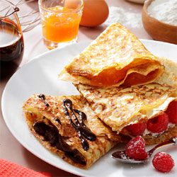 Crêpes croustillantes classiques aux œufs avec garniture Crêpes croustillantes classiques aux œufs avec garniture