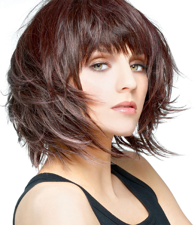 Cheveux foncés ondulés et mi-longs - Coupe et coiffure BIGUINE Paris - Printemps-été 2016. Cheveux foncés ondulés et mi-longs - Coupe et coiffure BIGUINE Paris - Printemps-été 2016.