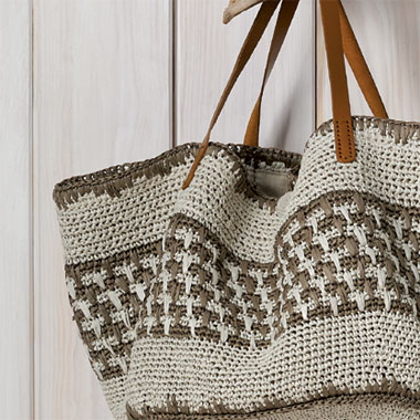 Modèle expliqué gratuit : Maxi cabas en raphia à crocheter. Modèle expliqué gratuit : Maxi cabas en raphia à crocheter.