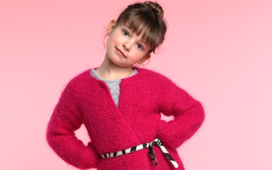 MODÈLE TRICOT EXPLIQUÉ - veste au point mousse tailles 2 à 14 ans - Création Plassard. MODÈLE TRICOT EXPLIQUÉ - veste au point mousse tailles 2 à 14 ans - Création Plassard.