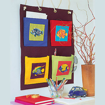 Modèle expliqué gratuit : vide-poches mural à coudre et broder. Modèle expliqué gratuit : vide-poches mural à coudre et broder.