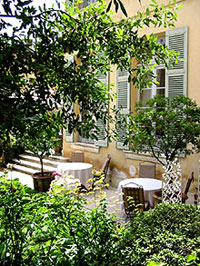le patio de La Mirande à Avignon. (D.R.) le patio de La Mirande à Avignon. (D.R.)