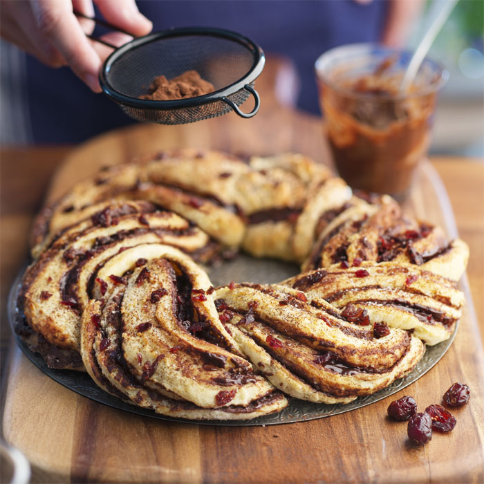 Brioche tressée éclats de chocolat et baies de cranberry