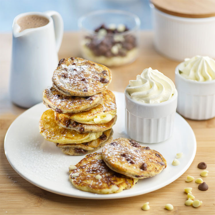Recette de pancakes aux pépites de chocolat noir et blanc Recette de pancakes aux pépites de chocolat noir et blanc