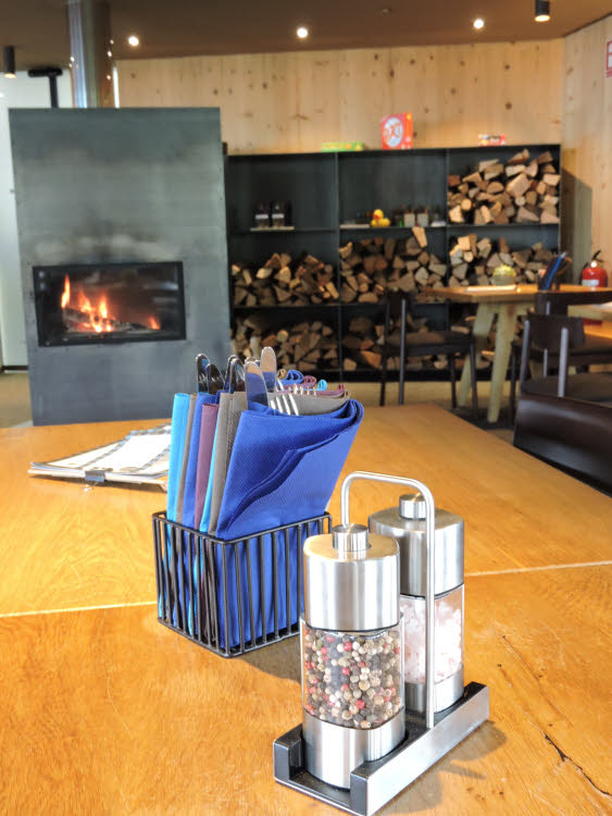 La salle du restaurant Frööd dans la Vallée du Brandnertal © ABCfeminin.com. La salle du restaurant Frööd dans la Vallée du Brandnertal © ABCfeminin.com.