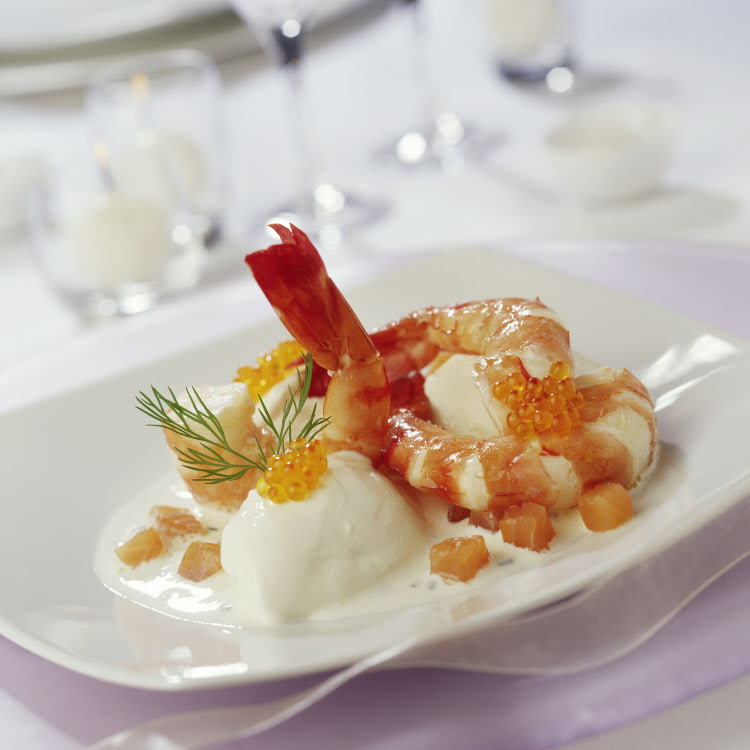 gambas aux dés de saumon fumé et sorbet a l'aneth