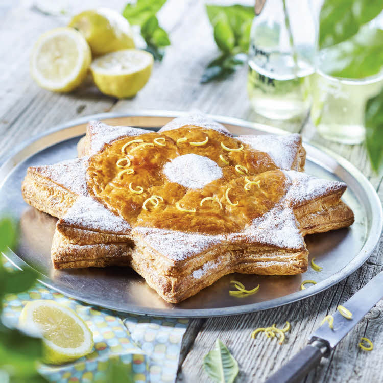 Galette des rois fourrée à la frangipane au yuzu.