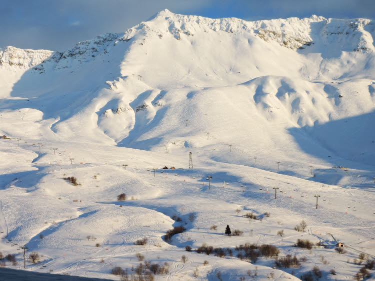Vue panoramique sur les pistes de ski de Saint François Longchamp © ABCfeminin.com.