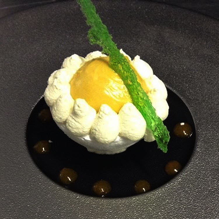 Vacherin mangue ananas, sublime de mascarpone vanille.