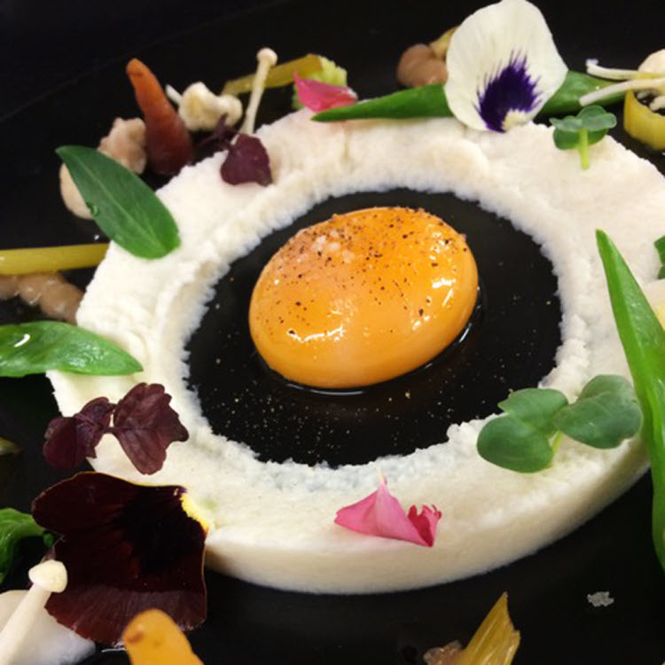 Recette du chef Laurent Huguet : œufs à la crème Dubarry avec pickels de légumes